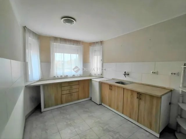 Eladó lakás Paks 130 nm