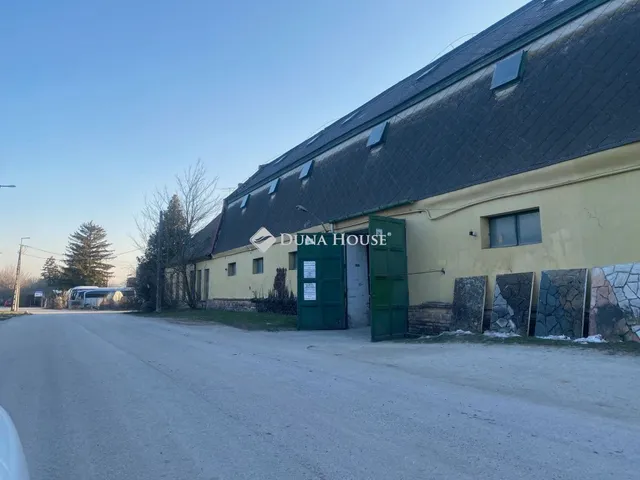 Kiadó kereskedelmi és ipari ingatlan Páty 550 nm