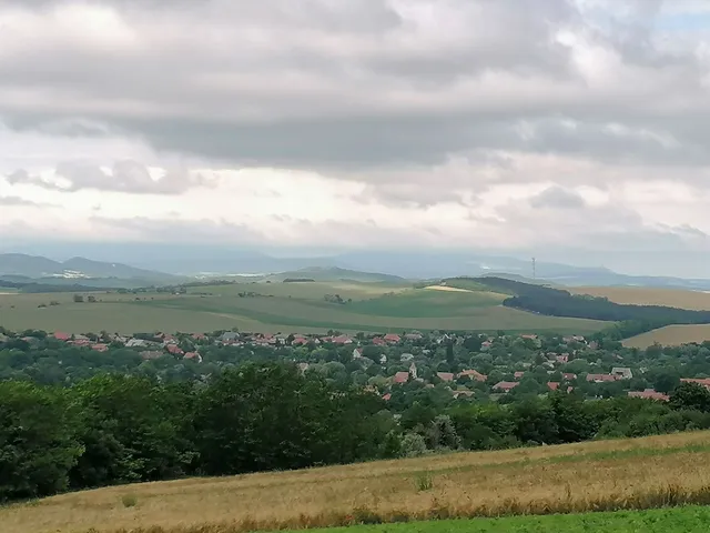 Eladó telek Tinnye, Báthory fejedelem utca 750 nm