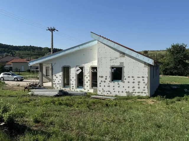 Eladó ház Tinnye, András király utca 145 nm