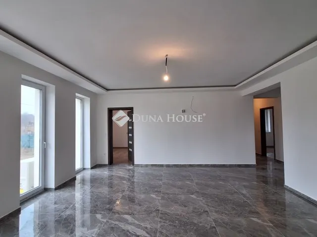 Eladó ház Tinnye, András király utca 145 nm