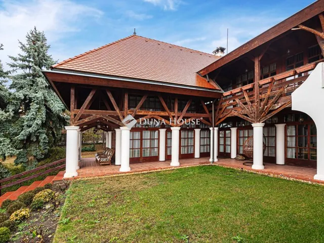 Eladó ház Velence, Fő utca 735 nm