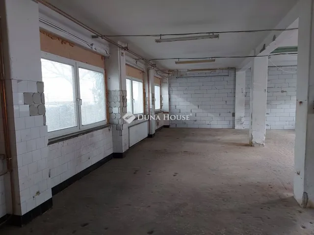 Kiadó kereskedelmi és ipari ingatlan Budapest XXII. kerület, Háros utca 100 nm