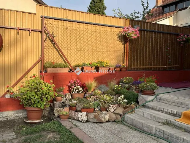 Eladó ház Szentendre, Pomázi út 274 nm