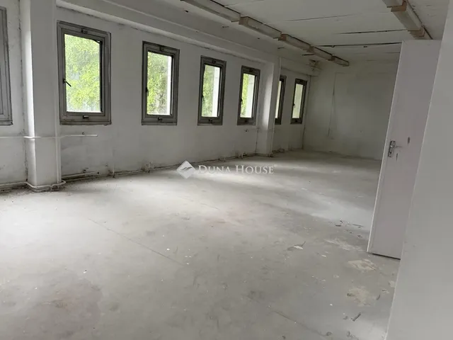 Eladó kereskedelmi és ipari ingatlan Dombóvár, Borsos Miklós utca 7087 nm