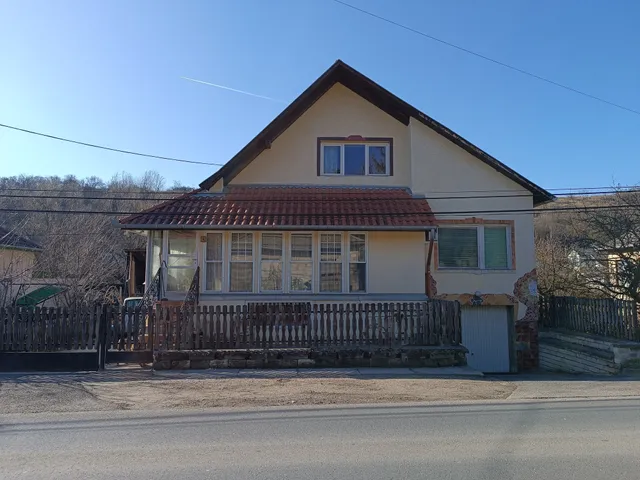 Eladó ház Sóskút 207 nm
