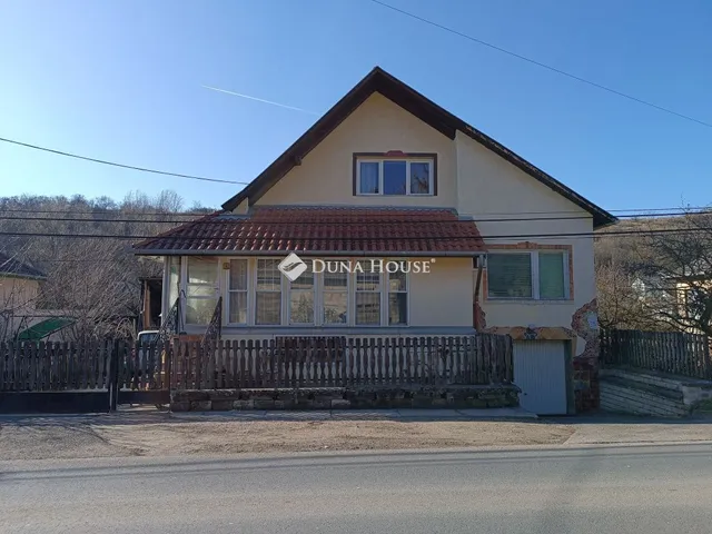 Eladó ház Sóskút 207 nm