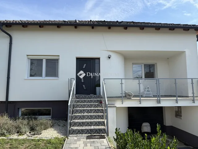 Eladó ház Pátka 320 nm