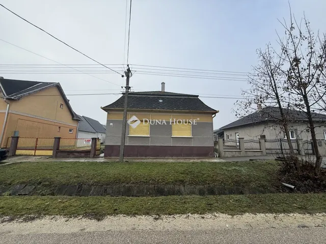 Eladó ház Mány 144 nm