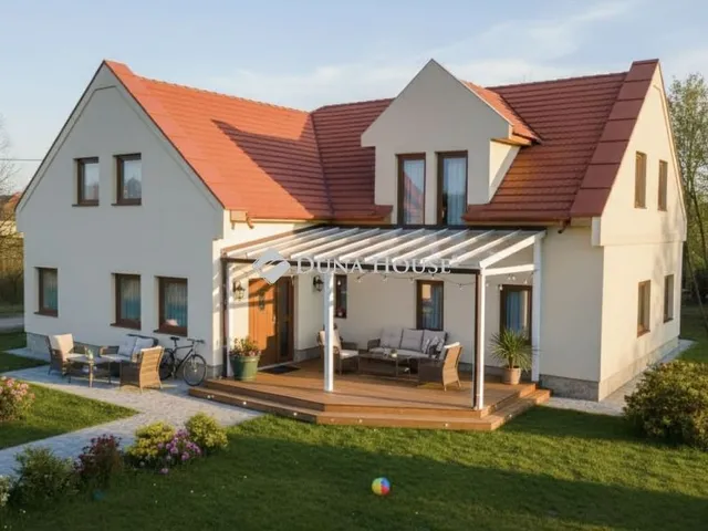 Eladó ház Vértesacsa 244 nm