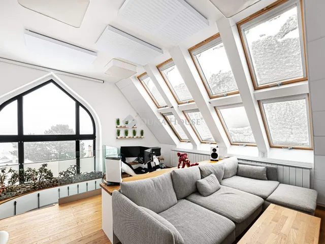 Eladó ház Budapest XII. kerület, Kikelet utca 270 nm