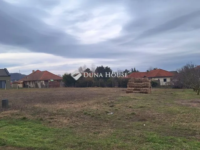 Eladó telek Páty 782 nm