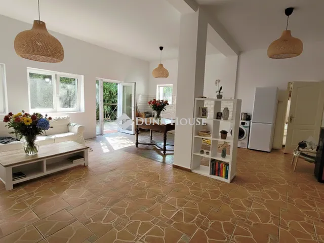 Eladó ház Sóskút 400 nm