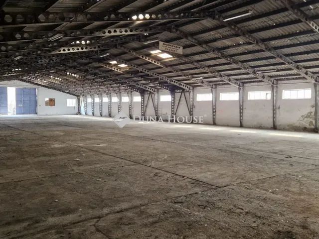 Kiadó kereskedelmi és ipari ingatlan Páty, Erkel 1100 nm