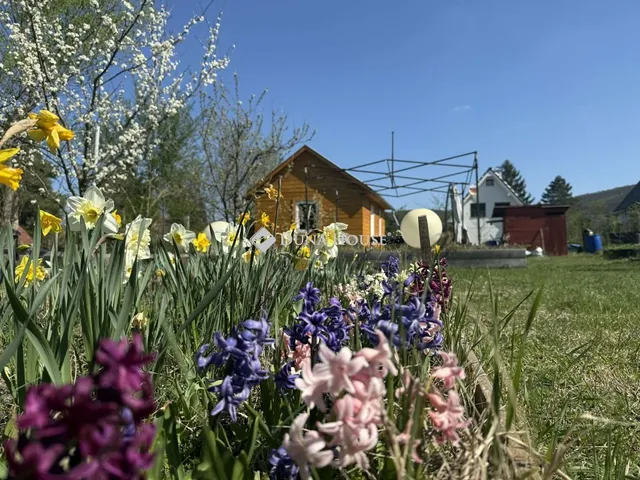 Eladó telek Esztergom, Cseresznyés út 873 nm