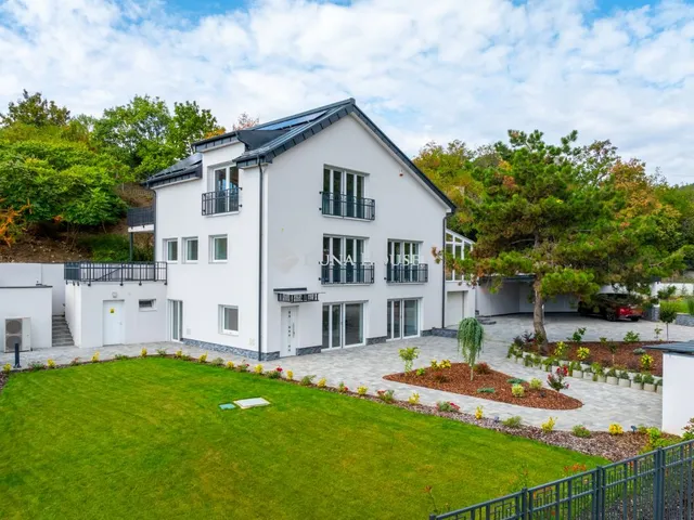 Eladó ház Budaörs, Zengő utca 300 nm