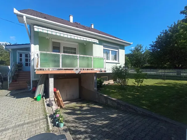 Eladó ház Biatorbágy, Alkotmány utca 200 nm