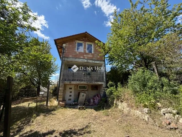 Eladó nyaraló Vál 90 nm