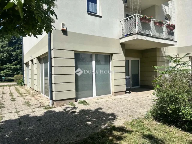 Eladó kereskedelmi és ipari ingatlan Tatabánya 93 nm