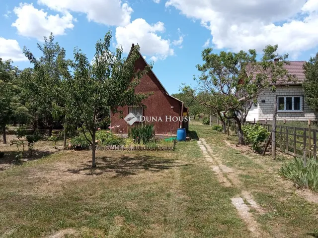 Eladó telek Vértesacsa 993 nm