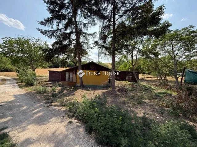 Eladó nyaraló Bicske 22 nm