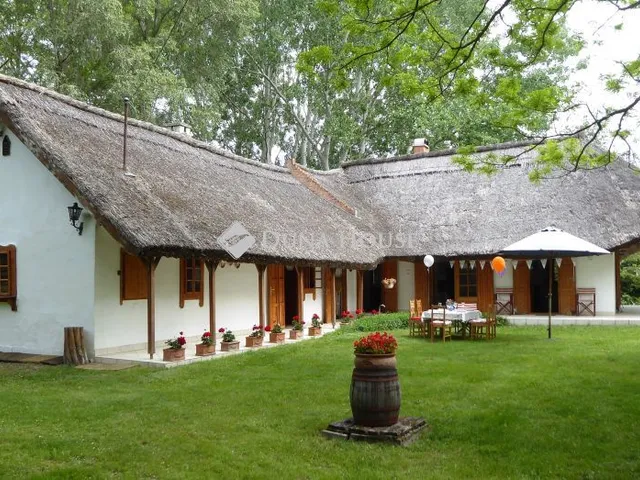 Eladó mezőgazdasági ingatlan Ladánybene 214 nm