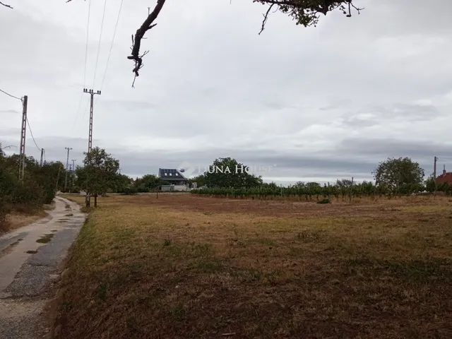 Eladó telek Etyek, Zártkert 2098 nm