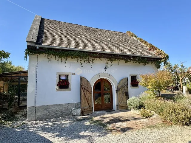 Kiadó ház Etyek 100 nm