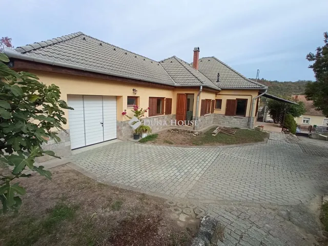Eladó ház Csabdi 145 nm