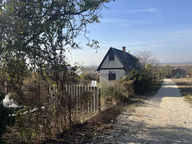 Eladó nyaraló Biatorbágy 28 nm