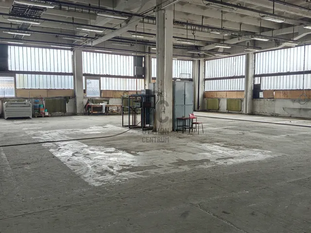 Eladó kereskedelmi és ipari ingatlan Komárom 3360 nm