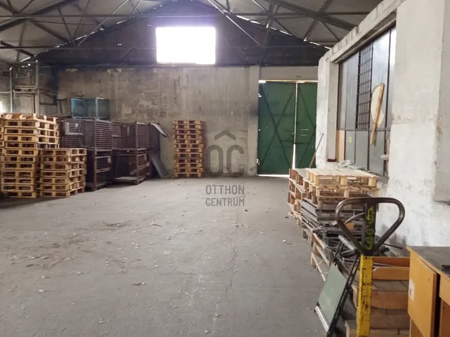 Eladó kereskedelmi és ipari ingatlan Komárom 3360 nm