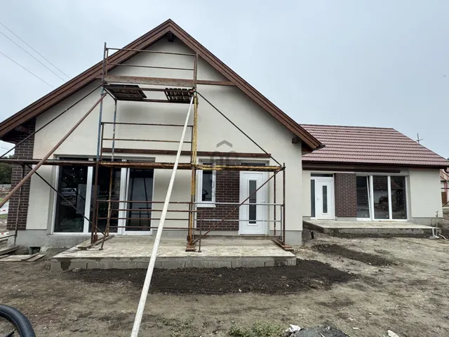 Eladó lakás Mindszent 74 nm