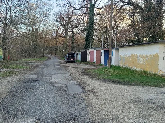 Eladó garázs Tatabánya 29 nm