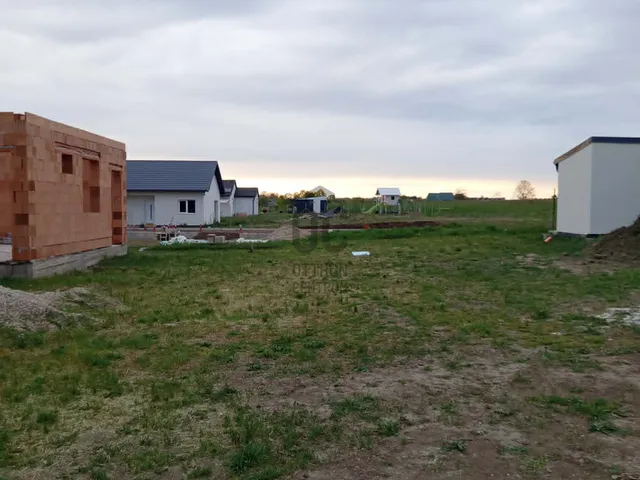 Eladó telek Pátka 369 nm