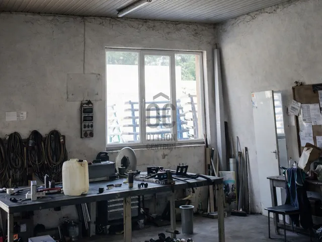 Eladó kereskedelmi és ipari ingatlan Környe 1247 nm