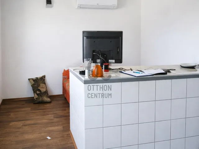 Eladó kereskedelmi és ipari ingatlan Környe 1247 nm