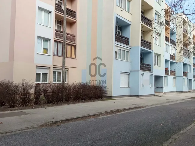 Eladó lakás Tatabánya, Dózsakert 74 nm