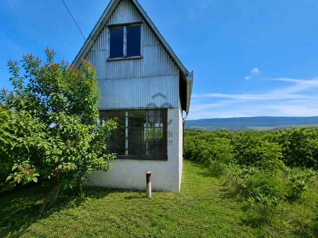 Eladó telek Vértesszőlős 683 nm