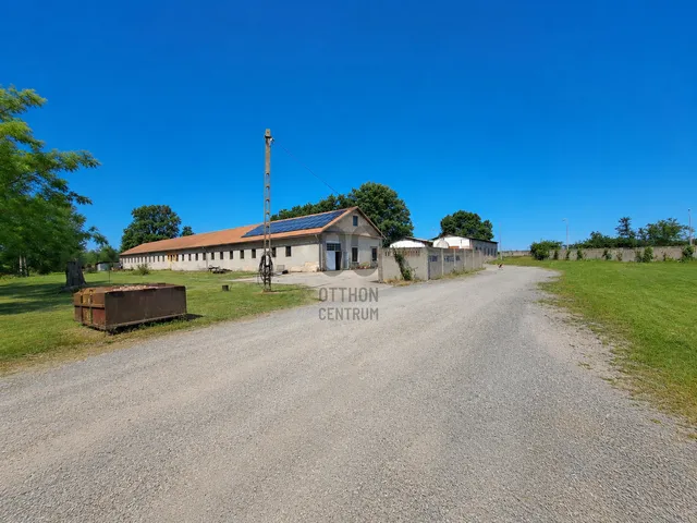 Eladó kereskedelmi és ipari ingatlan Ászár 1515 nm