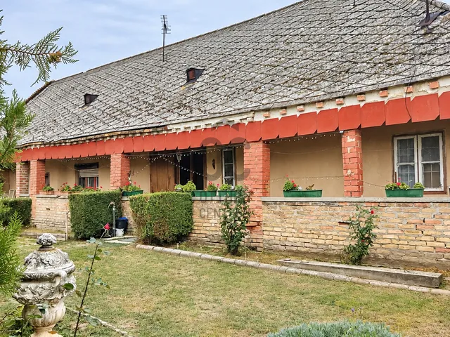 Eladó ház Kocs 57 nm
