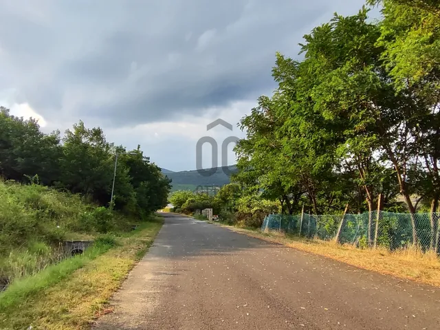 Eladó telek Markaz 600 nm