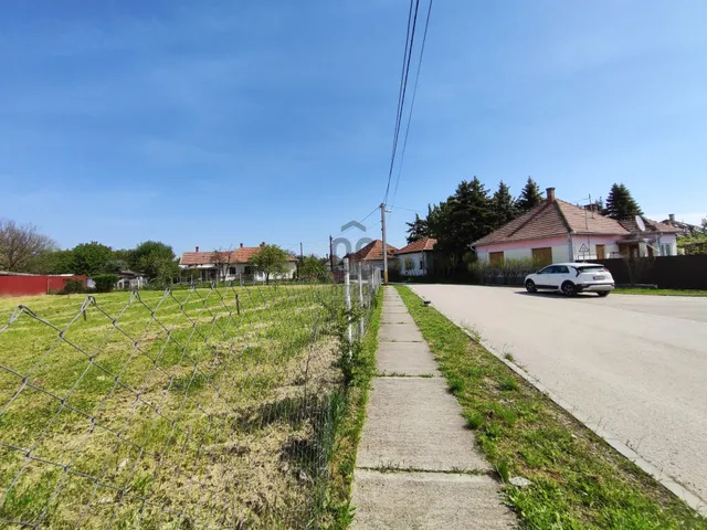 Eladó telek Jászdózsa 931 nm