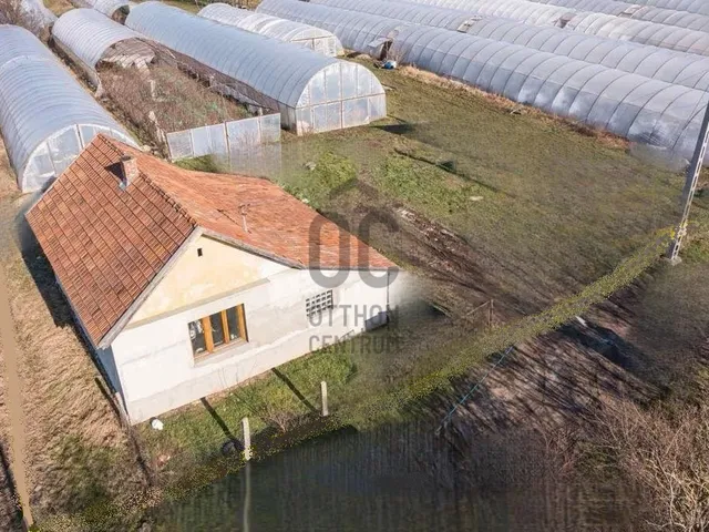 Eladó ház Csány 2015 nm