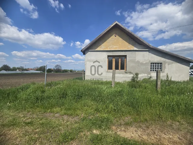 Eladó ház Csány 2015 nm