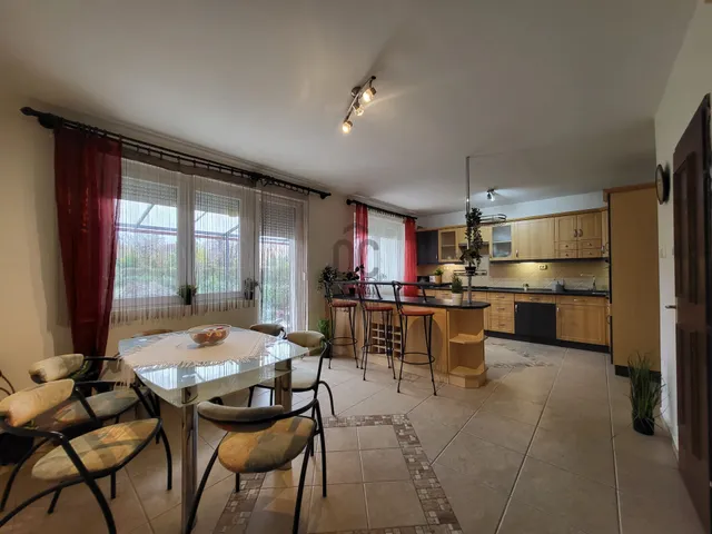 Eladó ház Gyöngyössolymos 150 nm