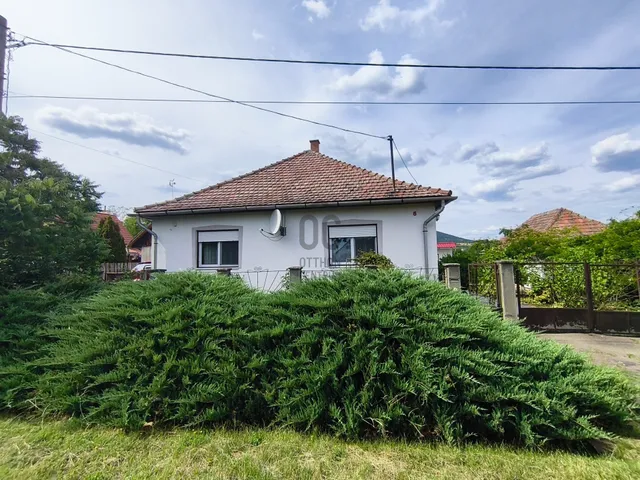 Eladó ház Domoszló 1652 nm
