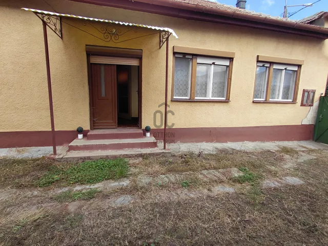 Eladó ház Kápolna 79 nm