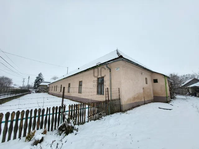 Eladó ház Csány 273 nm