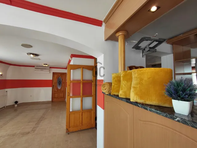 Eladó kereskedelmi és ipari ingatlan Gyöngyös, Belváros 242 nm